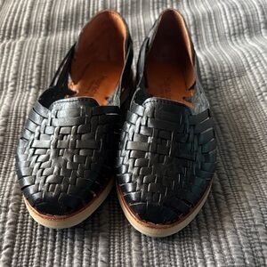 BearPaw Huarachas Women's Shoes